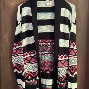 Selling sweater jacket, size xxl, brand no boundaries, has pockets